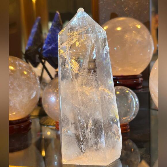 Clear Quartz Rainbow Inclusions - Picture 3 of 4